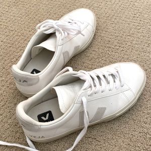 Veja Woman’s tennis shoe